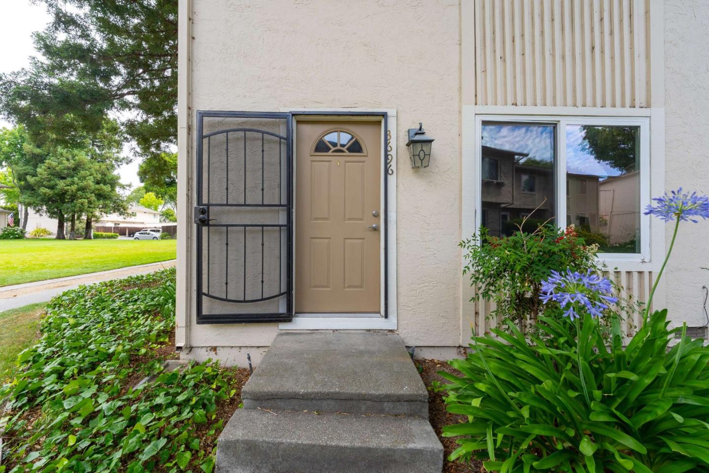 3696 Woodbine Way