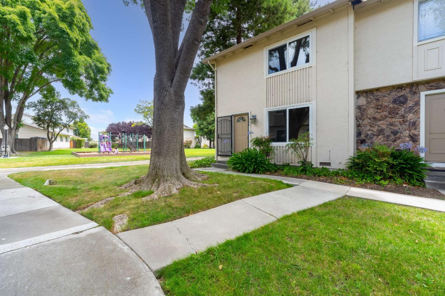 3696 Woodbine Way