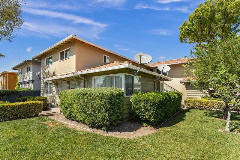 2100 Sahara Way