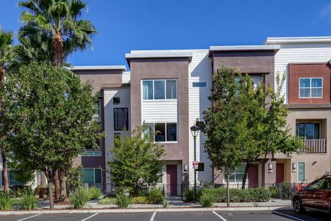 Photo of 426 Ellicott Loop, SAN JOSE, CA 95123 (MLS # ML82020177)