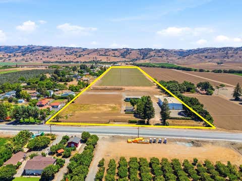 Photo of 3065 Pacheco Pass Highway, GILROY, CA 95020 (MLS # ML82053719)