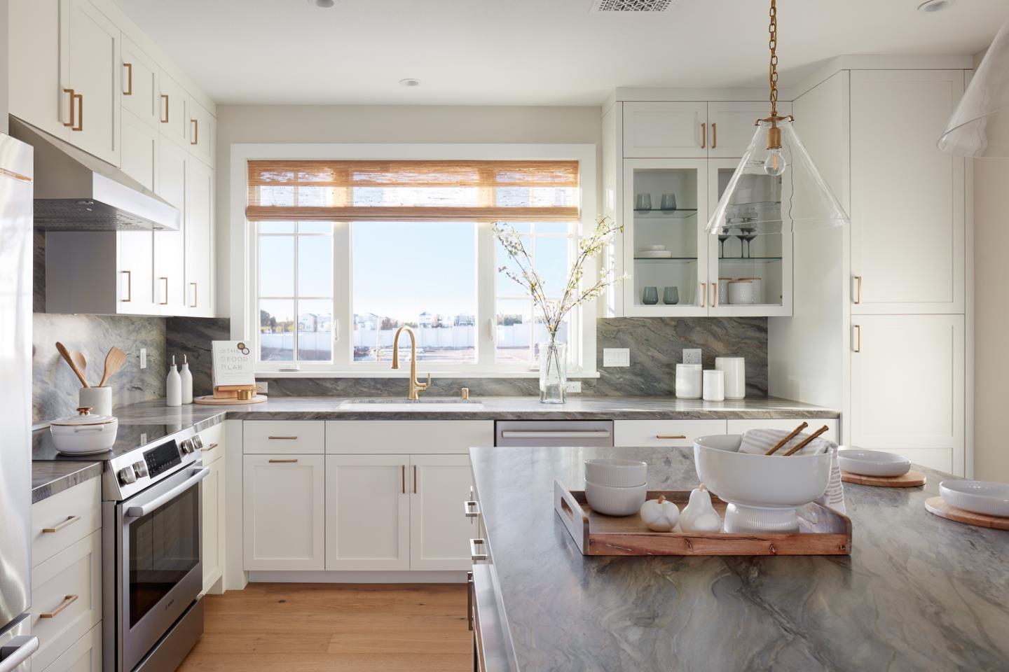 38533 Amaranto Street