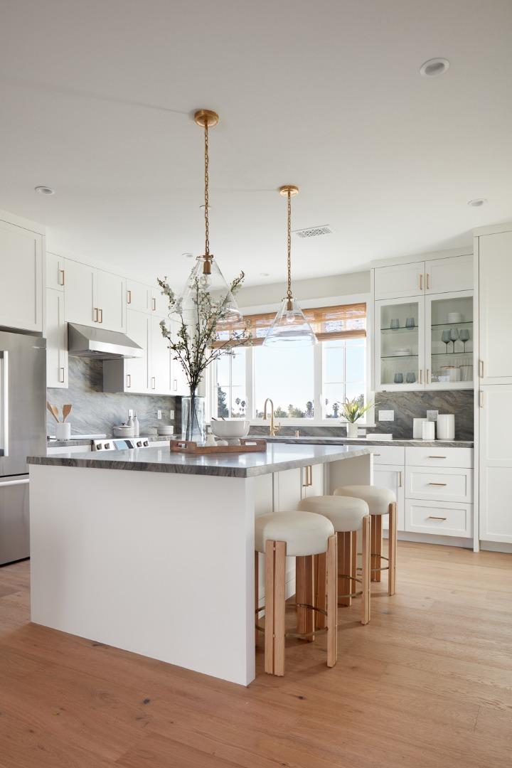 38533 Amaranto Street