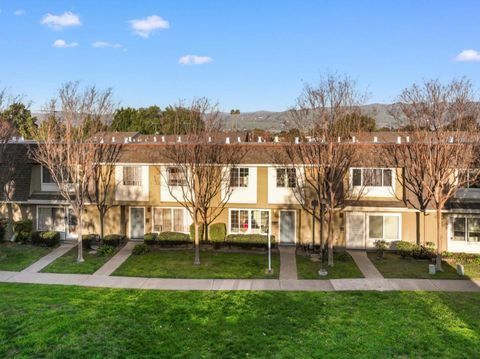 Tiny photo for 2641 Faust Court, San Jose, CA 95121 (MLS # ML82031217)