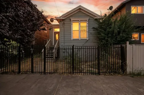 943 26th Street, Oakland, CA 94607 - #: ML82016960