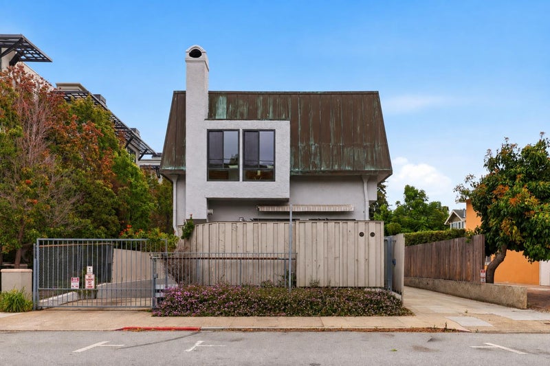 216 8th Avenue