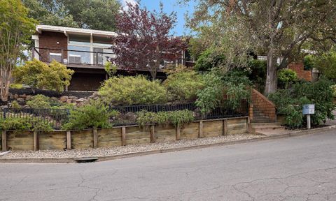 Photo of 60 Linaria Way, PORTOLA VALLEY, CA 94028 (MLS # ML82030885)