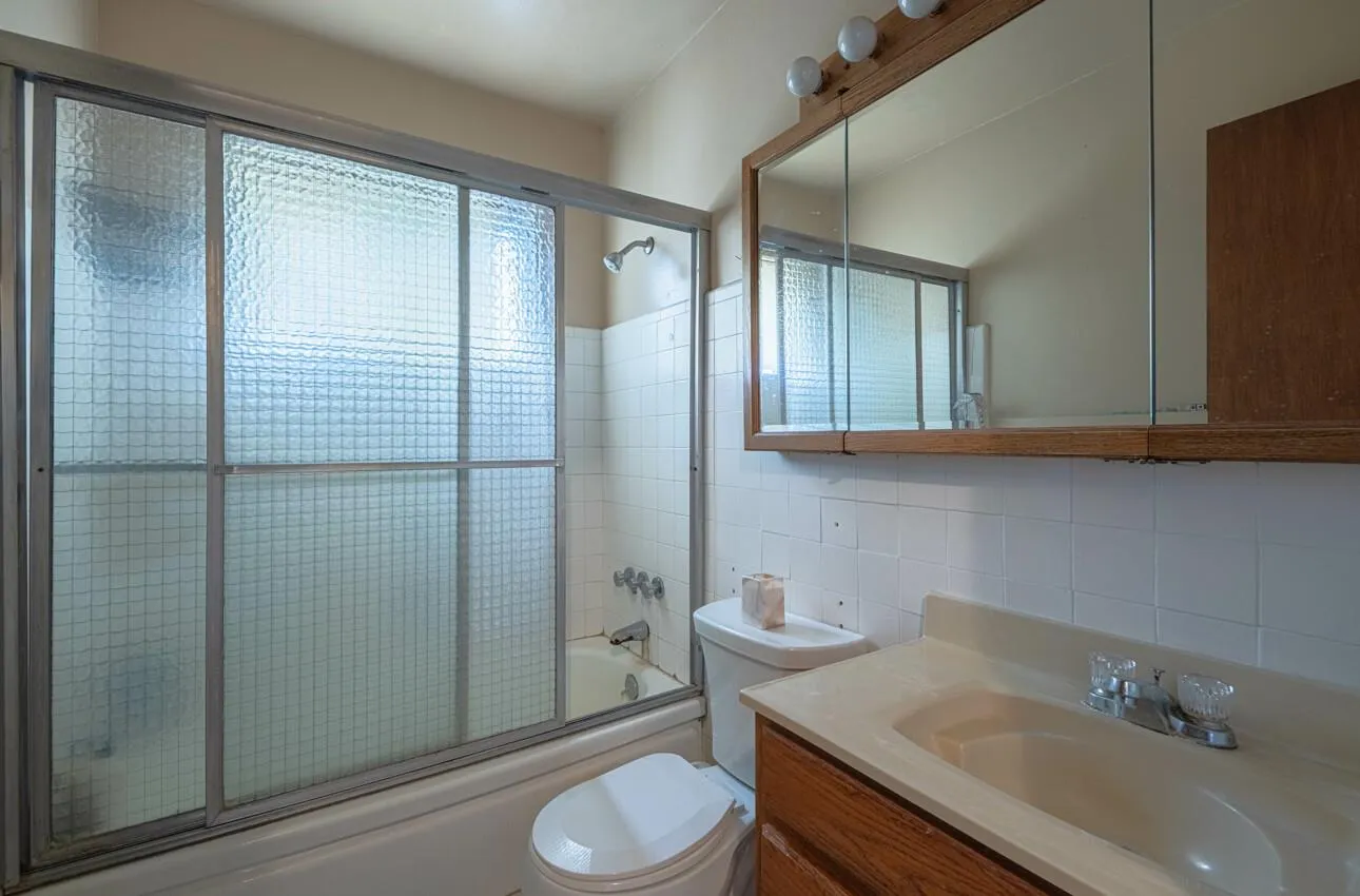 Salinas, California 93901, United States, 3 Bedrooms Bedrooms, ,1 BathroomBathrooms,Residential,Active,161478