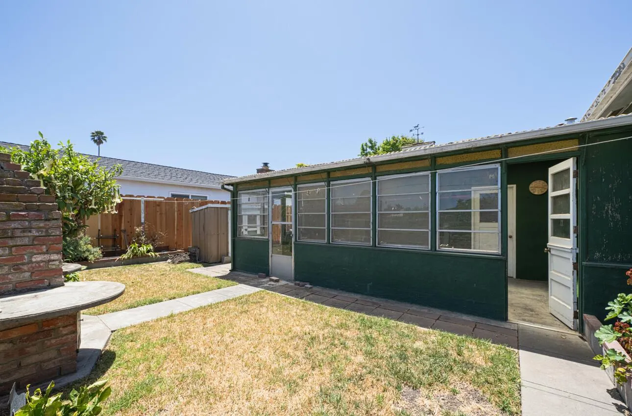 Salinas, California 93901, United States, 3 Bedrooms Bedrooms, ,1 BathroomBathrooms,Residential,Active,161478