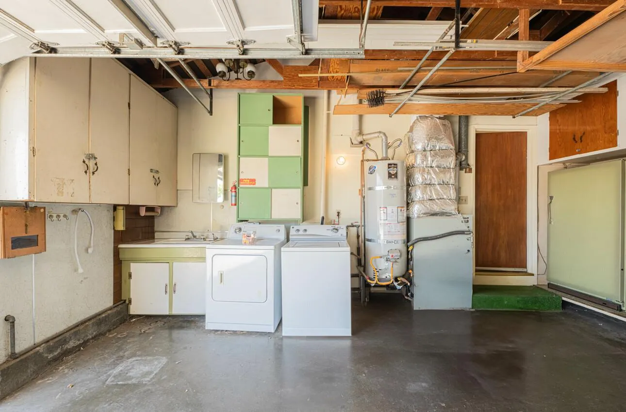 Salinas, California 93901, United States, 3 Bedrooms Bedrooms, ,1 BathroomBathrooms,Residential,Active,161478