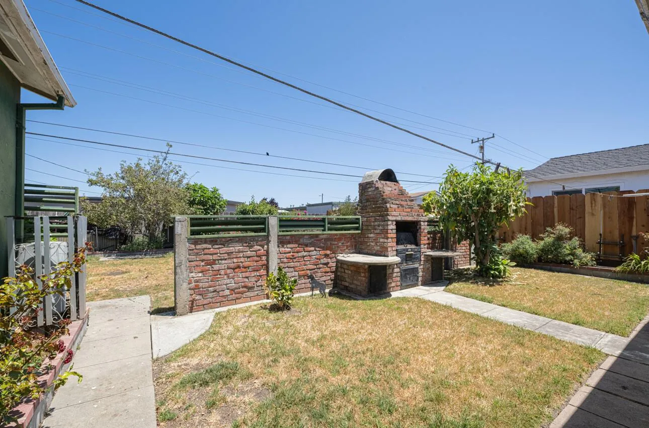 Salinas, California 93901, United States, 3 Bedrooms Bedrooms, ,1 BathroomBathrooms,Residential,Active,161478