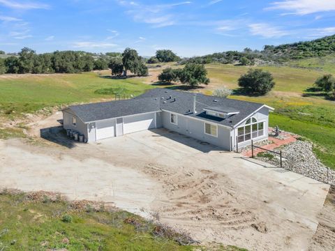 Photo of 53330 Smith Road, Bradley, CA 93426 (MLS # ML82037660)