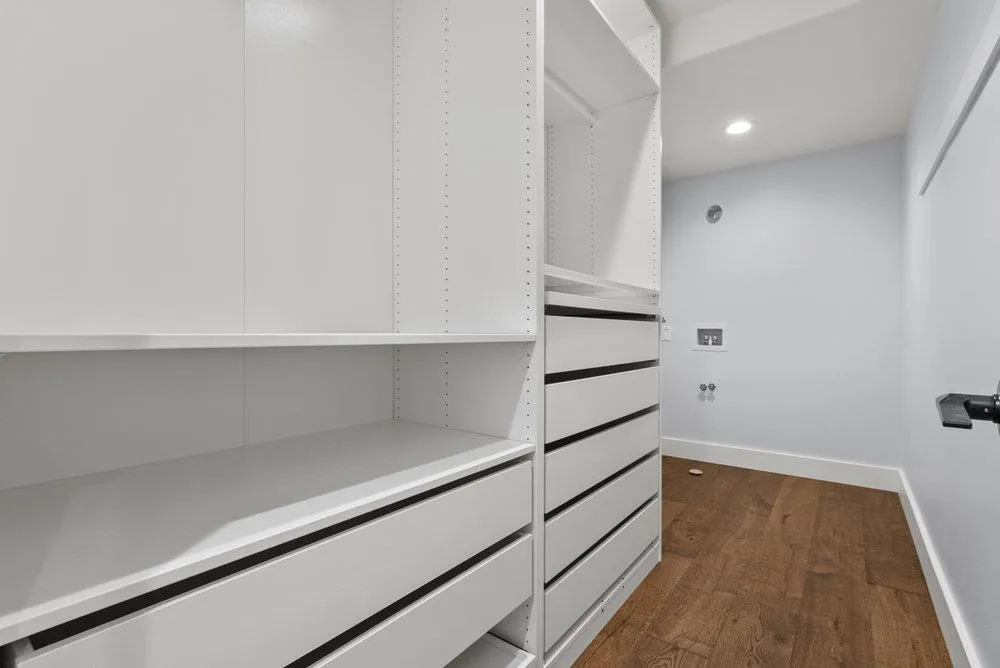 Belvedere, California 94920, United States, 3 Bedrooms Bedrooms, ,3 BathroomsBathrooms,Residential,Active,220662