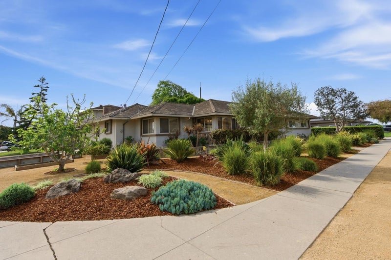 10904 Oak Street