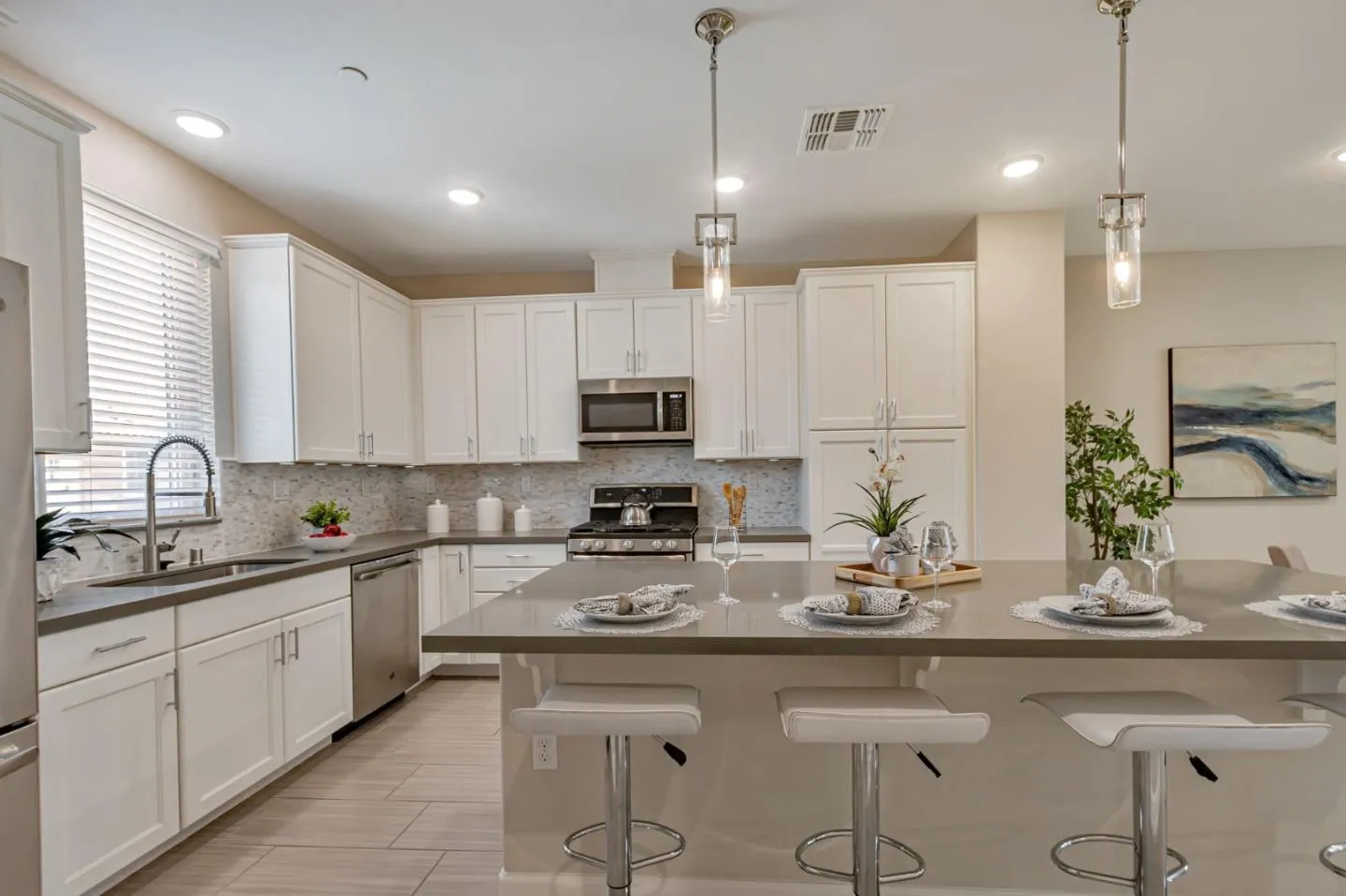 Milpitas, California 95035, United States, 3 Bedrooms Bedrooms, ,4 BathroomsBathrooms,Residential,Active,216015