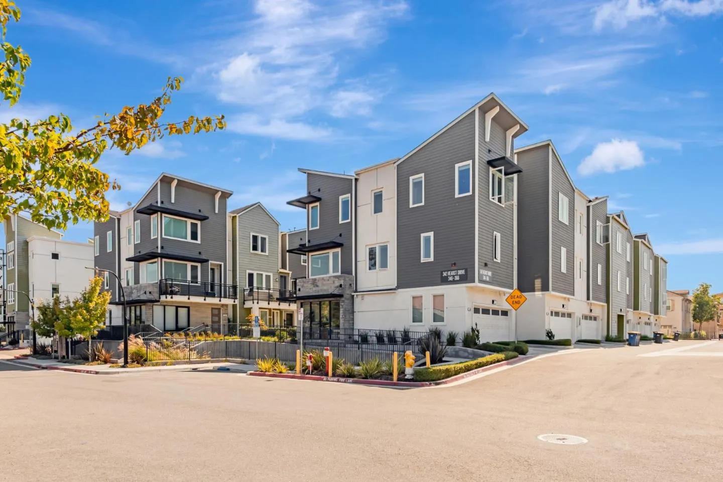 Milpitas, California 95035, United States, 3 Bedrooms Bedrooms, ,4 BathroomsBathrooms,Residential,Active,216015