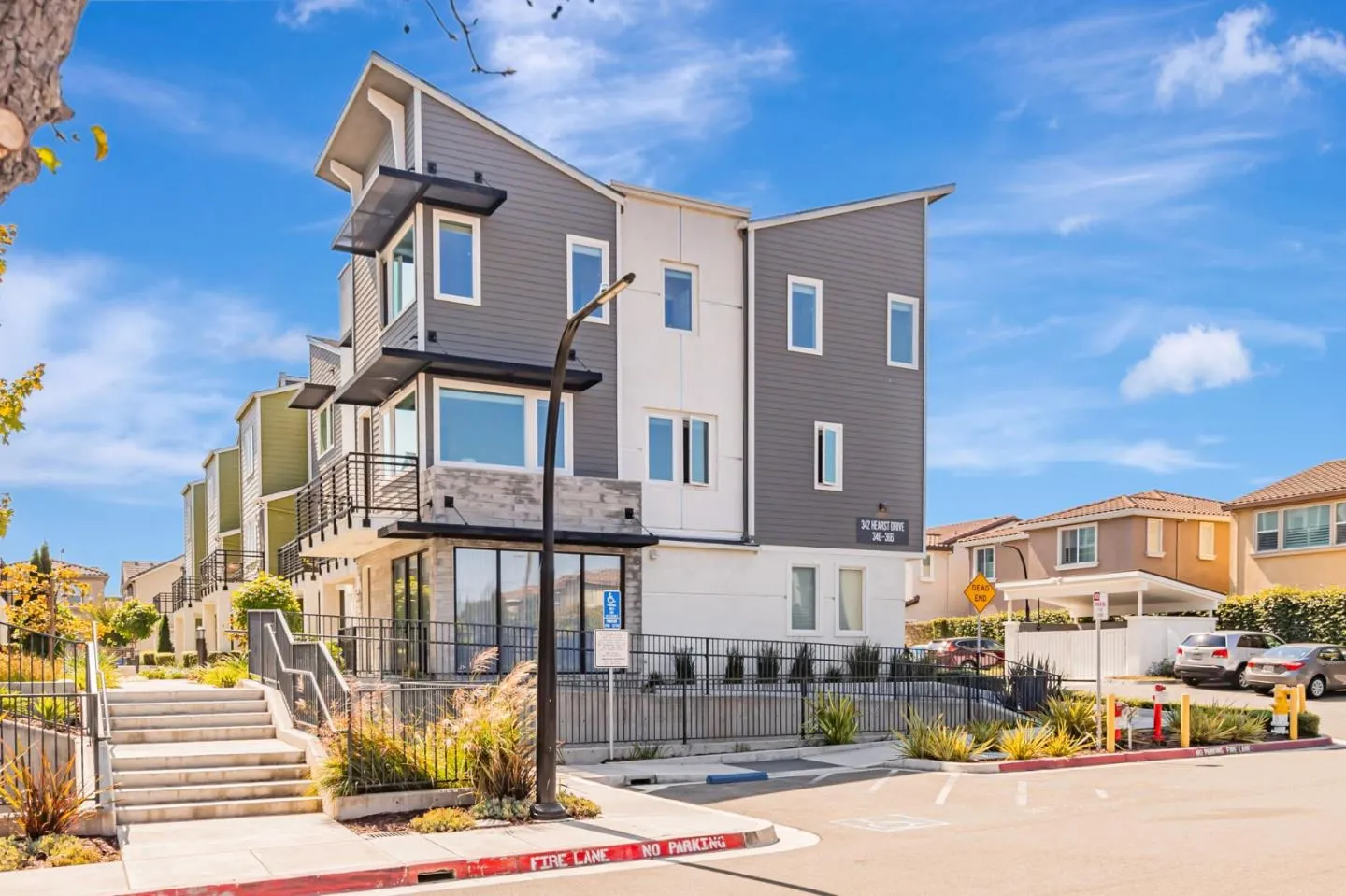 Milpitas, California 95035, United States, 3 Bedrooms Bedrooms, ,4 BathroomsBathrooms,Residential,Active,216015