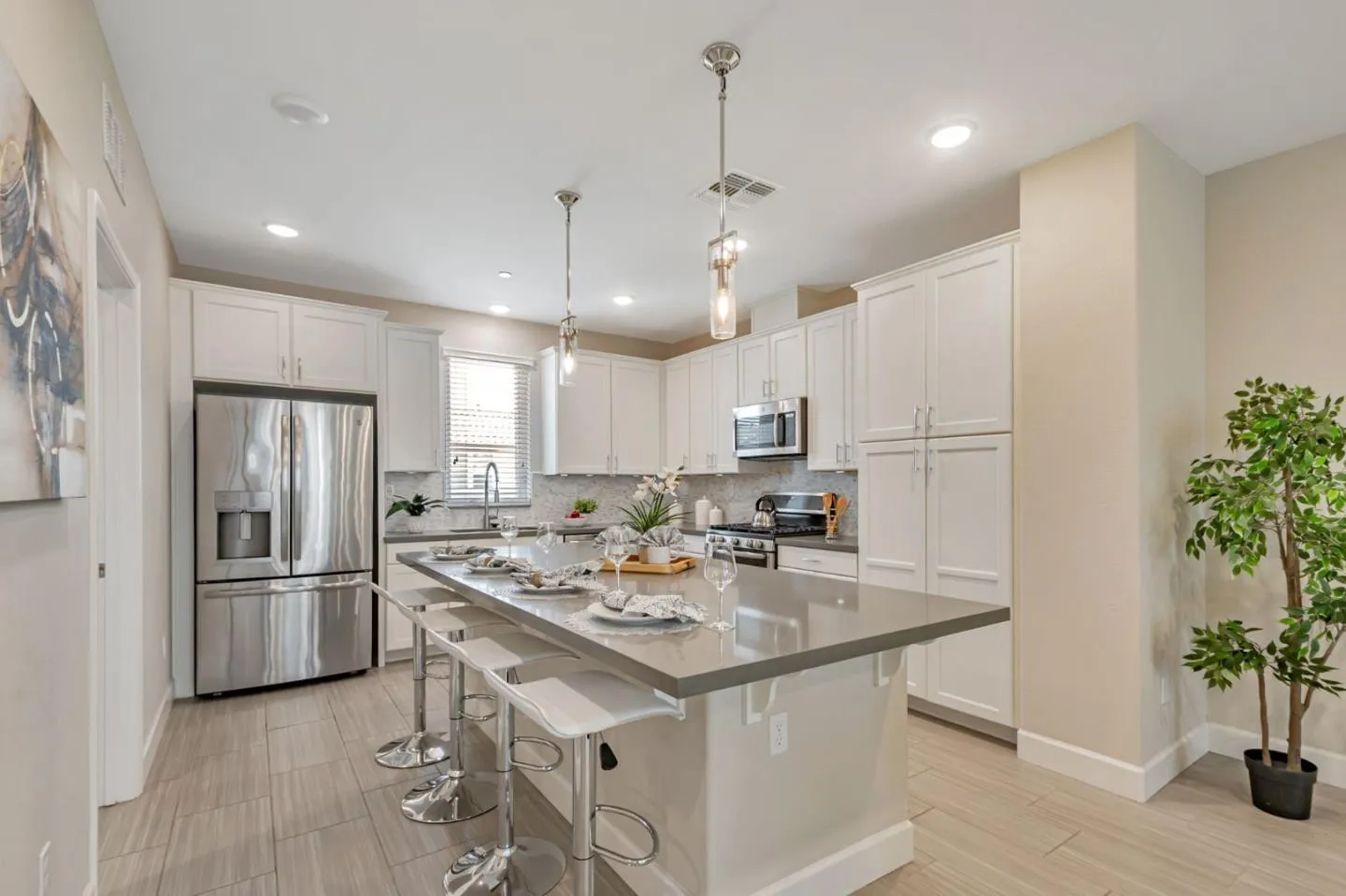 Milpitas, California 95035, United States, 3 Bedrooms Bedrooms, ,4 BathroomsBathrooms,Residential,Active,216015