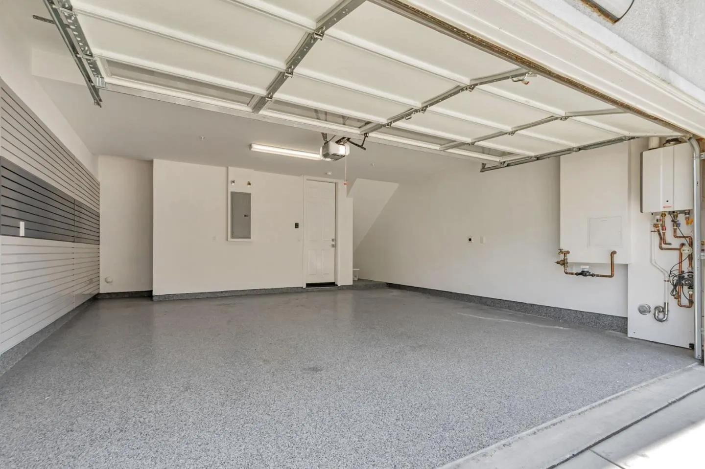 Milpitas, California 95035, United States, 3 Bedrooms Bedrooms, ,4 BathroomsBathrooms,Residential,Active,216015