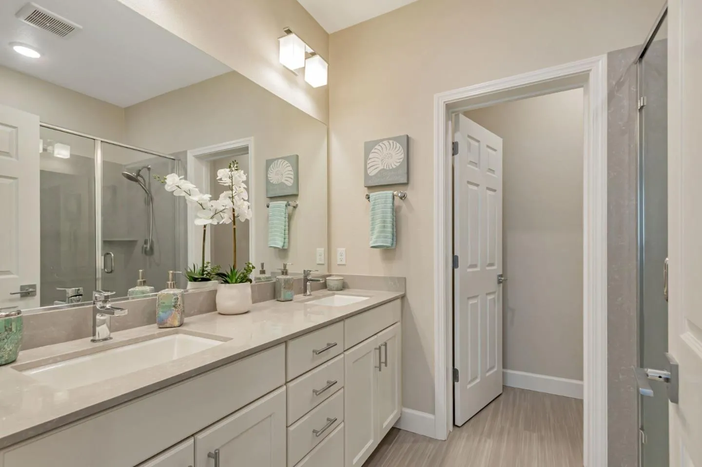 Milpitas, California 95035, United States, 3 Bedrooms Bedrooms, ,4 BathroomsBathrooms,Residential,Active,216015