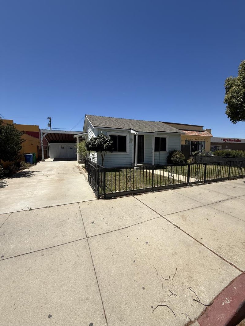 325 El Camino Real