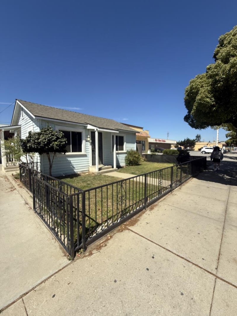 325 El Camino Real