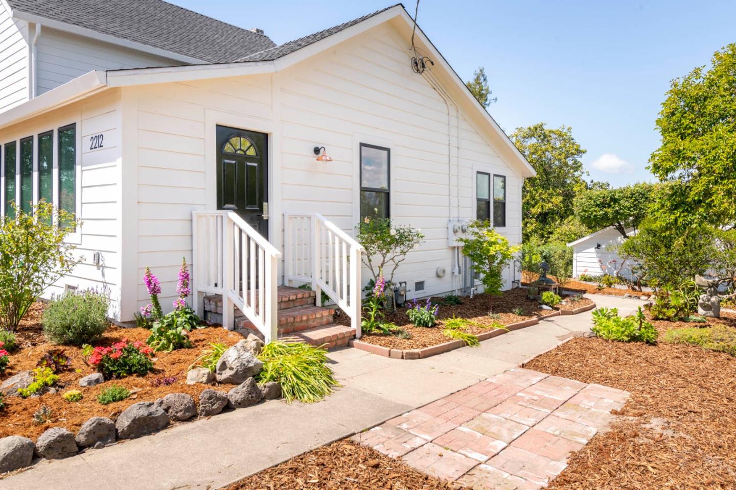 2212 Magnolia Avenue