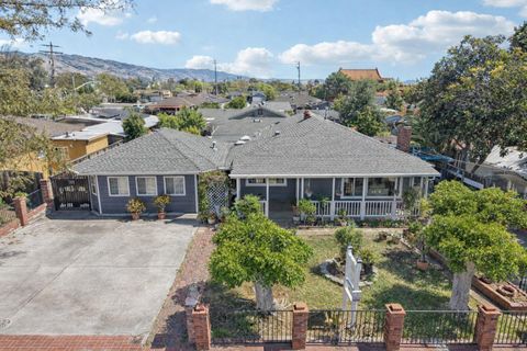 Photo of 2982 Edison Drive, SAN JOSE, CA 95133 (MLS # ML82045374)