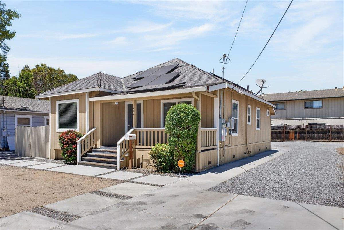742 4th Street
