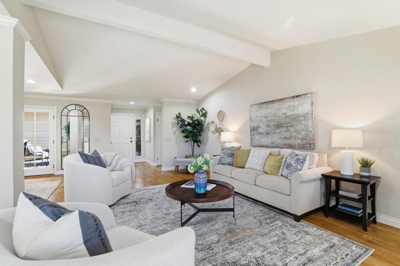 7351 Via Laguna