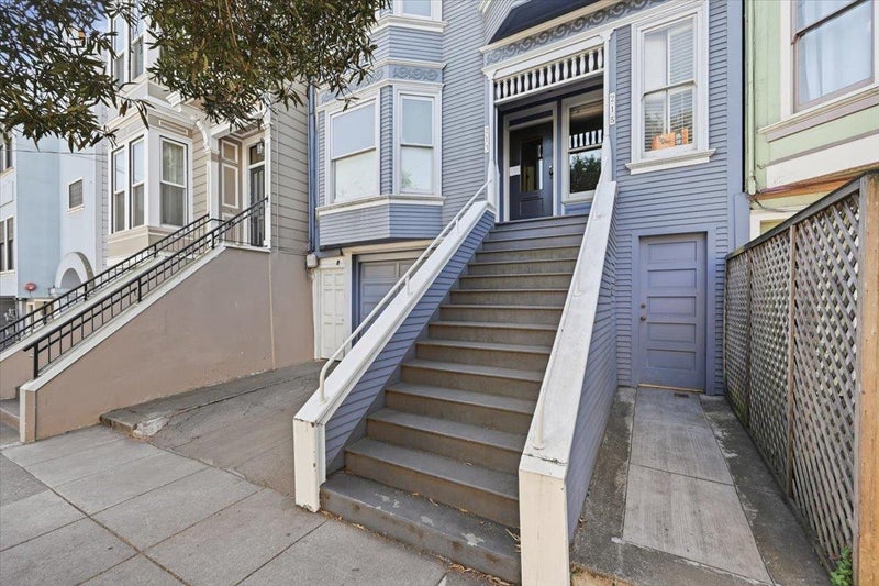 213 Carl Street