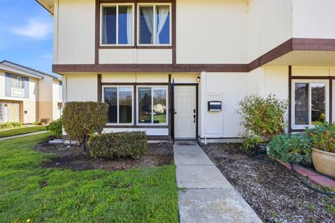 Photo of 27492 Ponderosa Court, HAYWARD, CA 94545 (MLS # ML82026953)