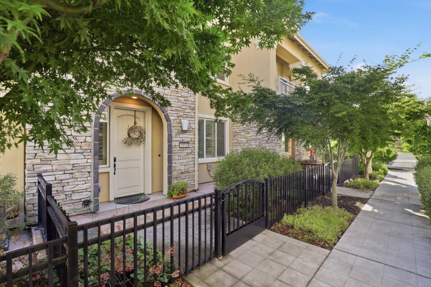 5954 Larkstone Loop