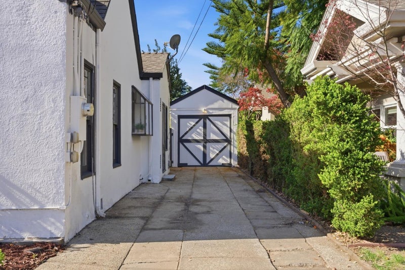 711 Emerson Court
