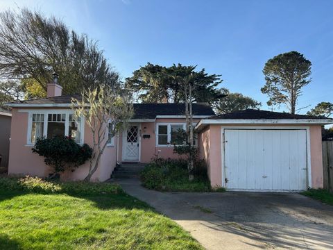 Photo of 805 Sinex Avenue, PACIFIC GROVE, CA 93950 (MLS # ML82033370)