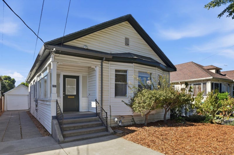 221 North Delaware Street