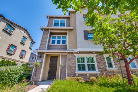 Photo of 3868 Fiano Common, Fremont, CA 94555 (MLS # ML82034378)