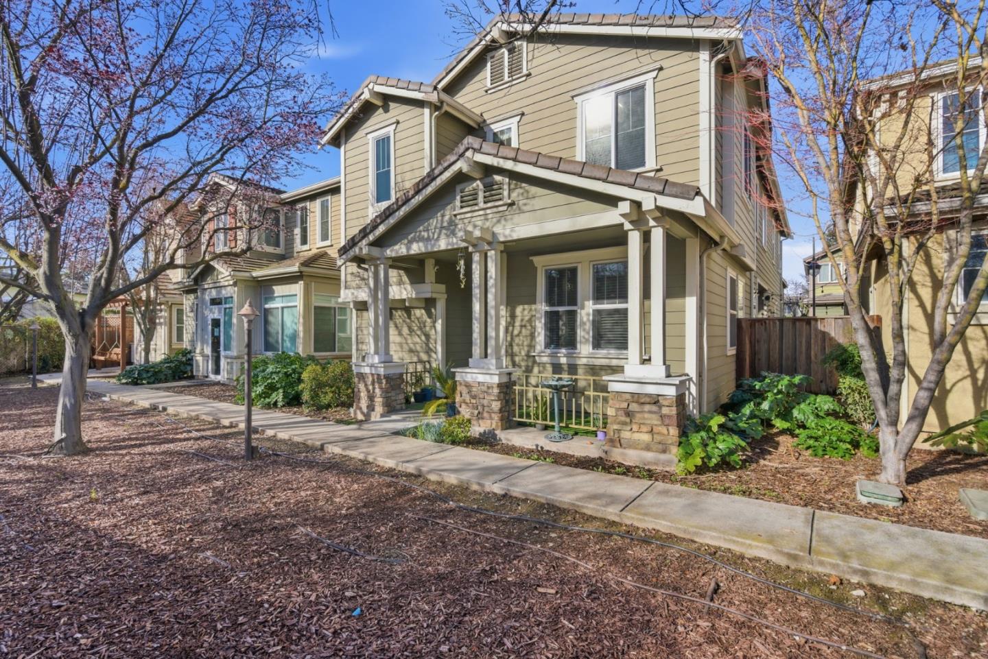 646 Woodland Terrace