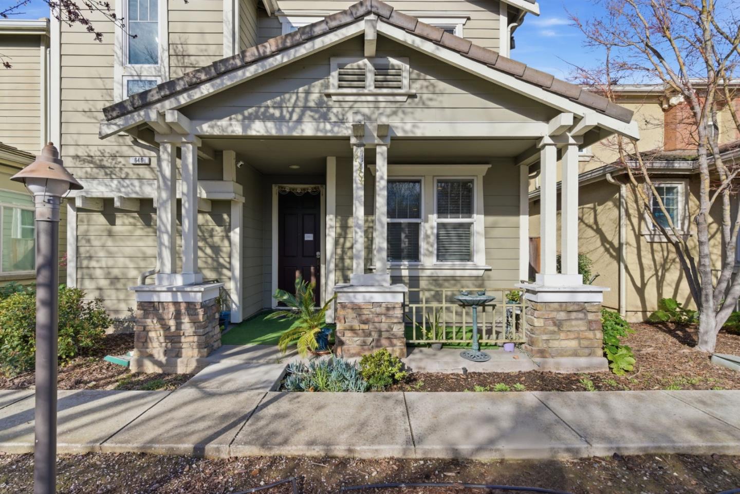 646 Woodland Terrace