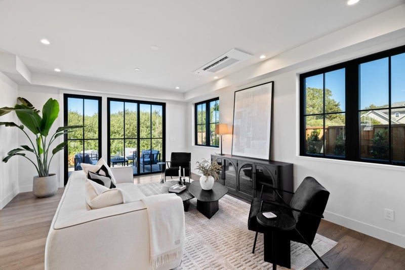 587 Creekside Court