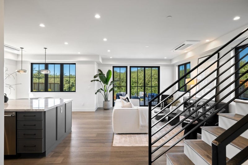 587 Creekside Court