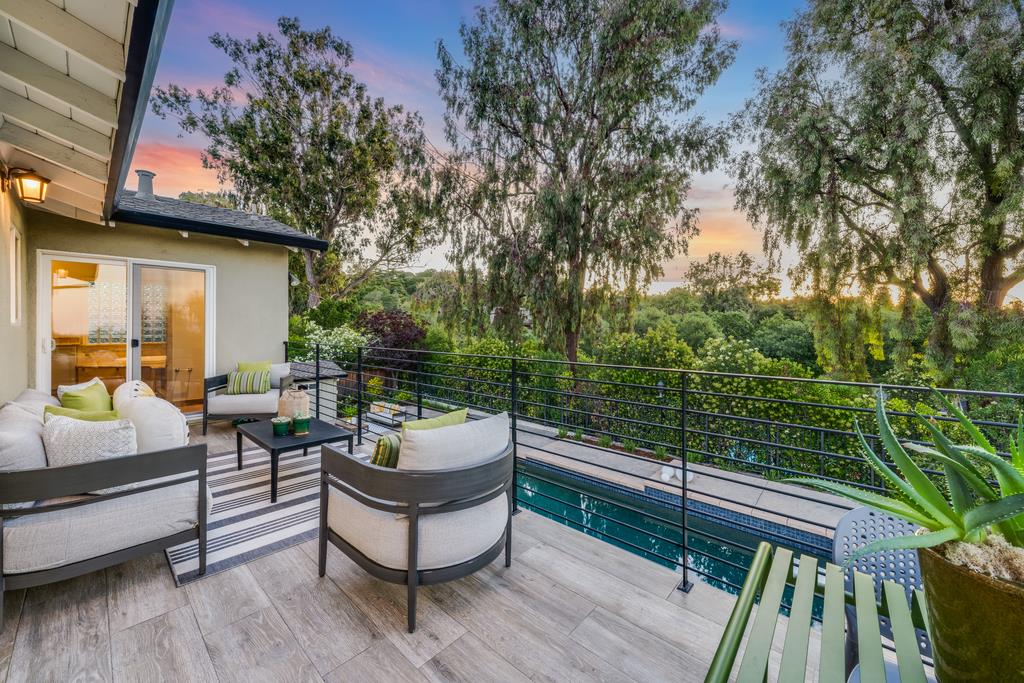 1455 Redwood Drive