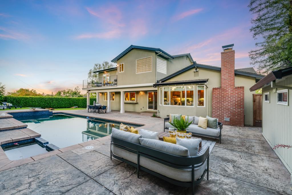 1455 Redwood Drive