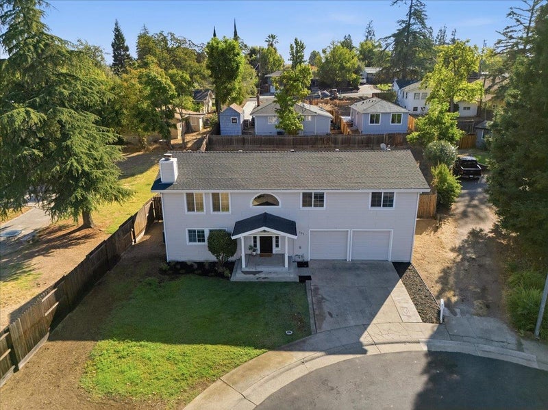 305 Castle Court