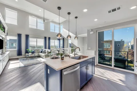 111 Llano De Los Robles Avenue Unit 2, San Jose, CA 95136 - #: ML81996859