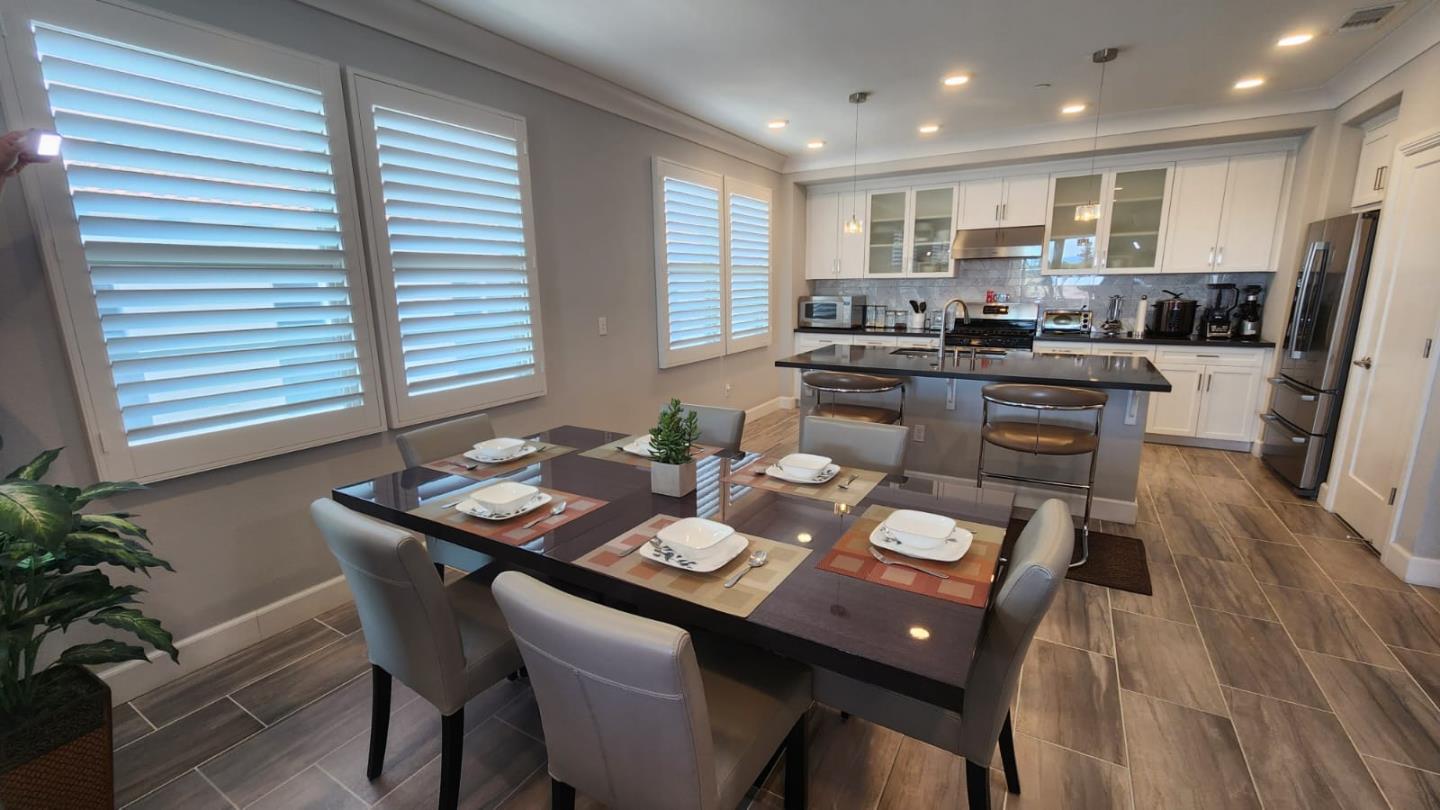 1068 Bigleaf Place 402