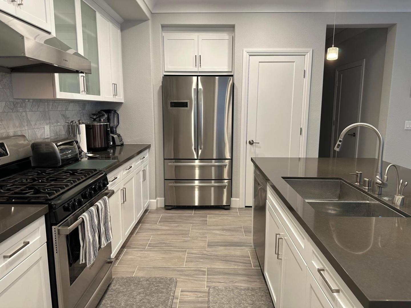 1068 Bigleaf Place 402