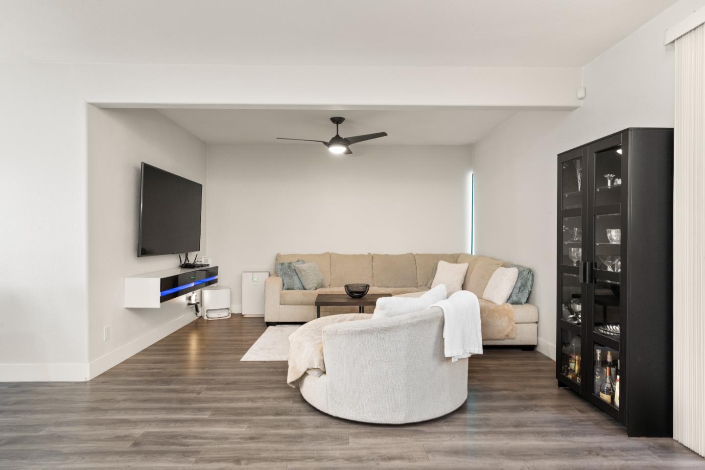 2372 Donner Pass Avenue