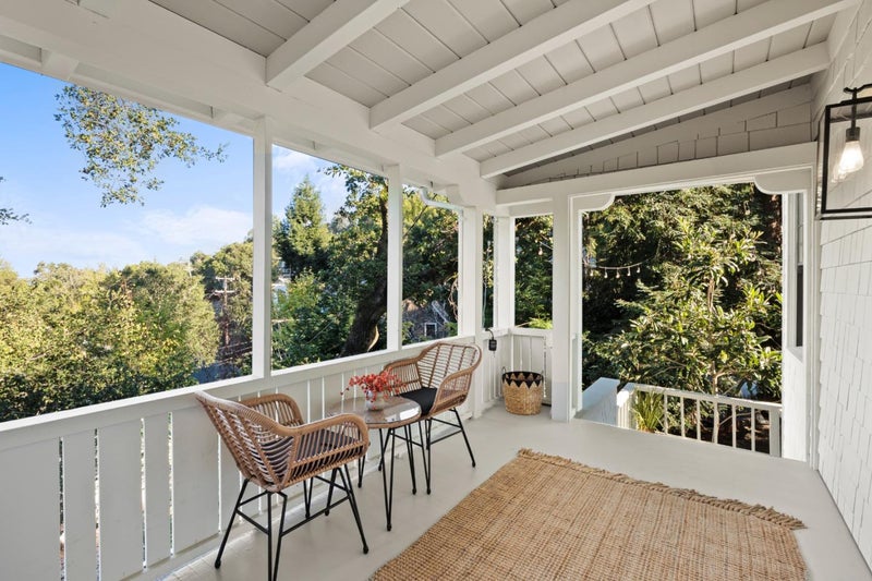 2526 Woodland Place