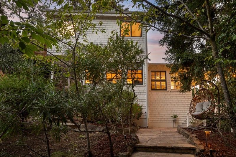 2526 Woodland Place